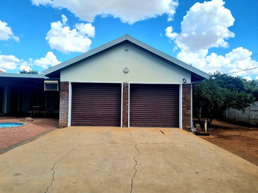 3 Bedroom Property for Sale in Hillcrest Northern Cape